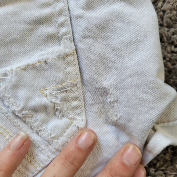 American Eagle White Distressed Short Shorts Size 6 Womans - Picture 8 of 12